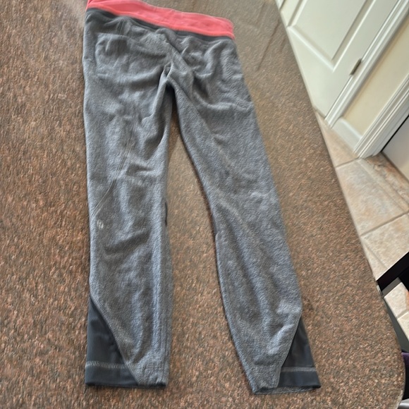 LULULEMON LADIES GRAY ORAN WAIST TWO ZIPPER POCKETS CAPRI LEGGINGS-4 - Picture 7 of 8